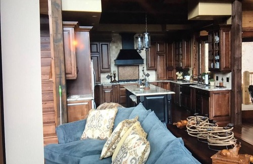 Maggie Valley House | Magnificent newly built home in Maggie Valley Country Club