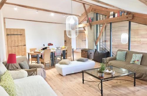 Anneyron House | Magnificent Renovated Farmhouse - 10 Min A7 -