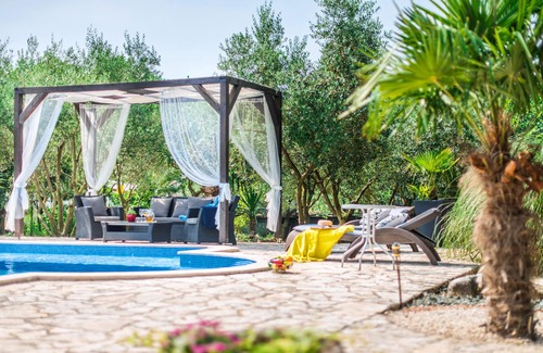 Pinezici House | Magnificent stone house Dina with private pool, situated in a quiet area