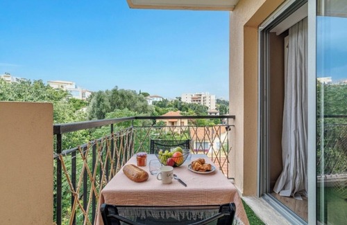 Le Cannet Apartment | Magnificent Studio in Cannes close to beaches.