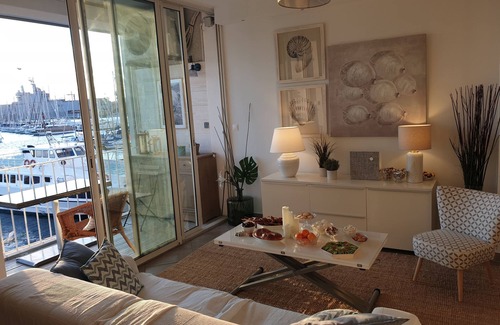 Old Town Apartment | Magnificent T3 of 75 m² on the marina