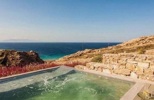 Elia House | Magnificent Villa for 14 persons, Gym, Pool, Close to Beach, Parking, Jacuzzi