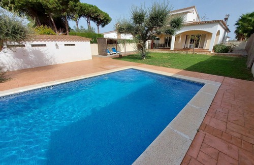 L'Escala Villa | Magnificent Villa with private pool on large plot unlimited free wifi