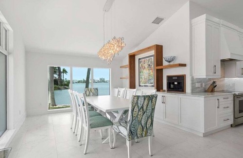 Bonita Springs House | Magnificent Waterfront Escape