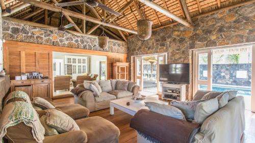 Kareeberg Villa | Magnificent Waterfront Villa