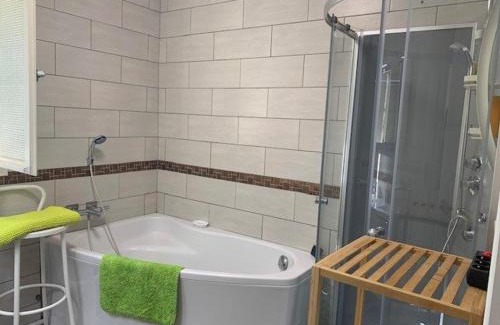 Amelie-les-Bains-Palalda Apartment | Magnifique F3 lumineux avec terrasses, climatisation, garage et WiFi à Amélie-les-Bains - FR-1-703-81