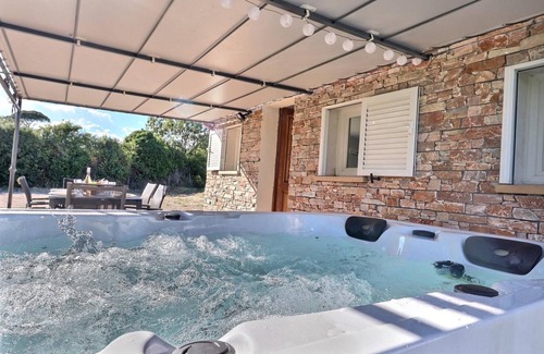 Le Luc House | Magnifique Maison Avec Jardin et Jacuzzi