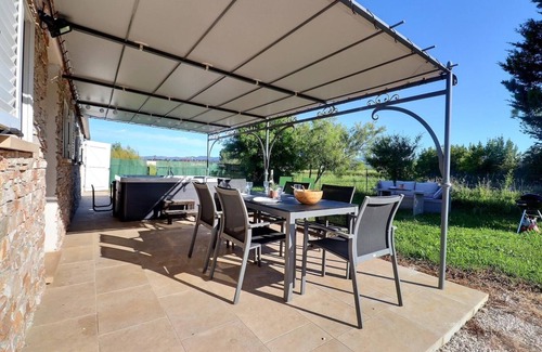 Le Luc House | Magnifique Maison Avec Jardin et Jacuzzi