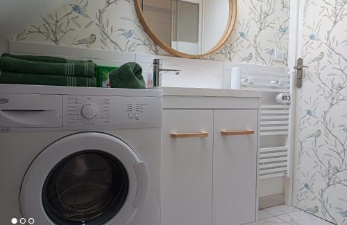 Montargis Apartment | Magnifique Studio Climatisation, parking à vélos, vélos en option, Centre ville Parking privé Jardin