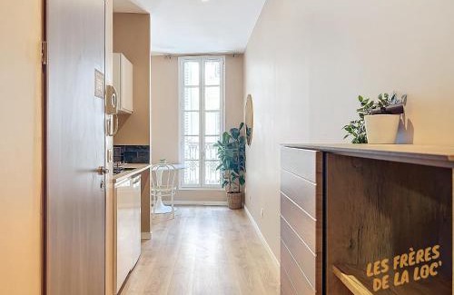 1st Arrondissement Apartment | Magnifique Studio - Hyper Central & Climatisation - Les Frères de la Loc'