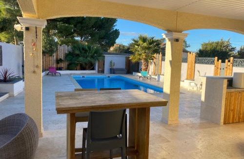 Serignan Villa | Magnifique villa individuelle climatisée 4 chambres avec piscine 11 m 5m