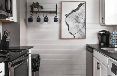 College Station Apartment | Magnolia Farms: Walk to A&M, Comfy King Beds