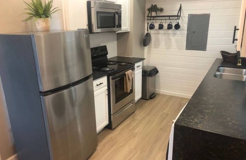 College Station Apartment | Magnolia Farms: Walk to A&M, Comfy King Beds