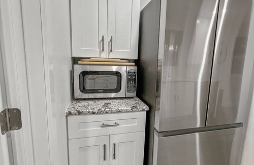 Springfield House | Magnolia House: Style and Comfort, Central, Eltc Fireplace, AirFryer, Full Fence