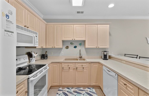 Central Myrtle Beach Condo | Magnolia Pointe Luster Leaf 4882-202