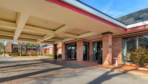 Tyler Hotel | Magnuson Grand Hotel and Conference Center Tyler