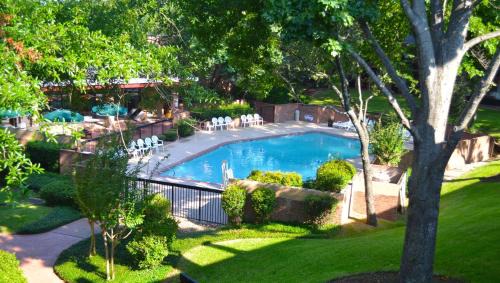 Tyler Hotel | Magnuson Grand Hotel and Conference Center Tyler