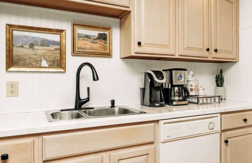 Great Falls Apartment | Magpie - Charming Main Level Duplex Near Downtown