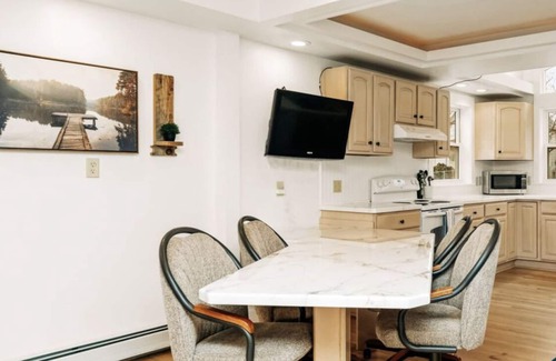 Great Falls Apartment | Magpie - Charming Main Level Duplex Near Downtown