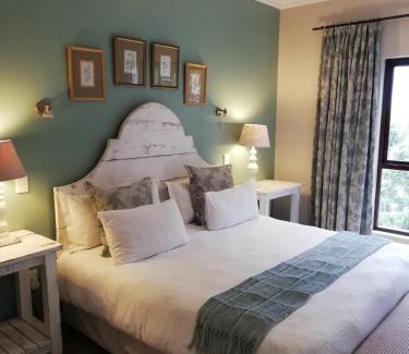 Salt Rock House | Mahogany Villa Guesthouse - SOLAR