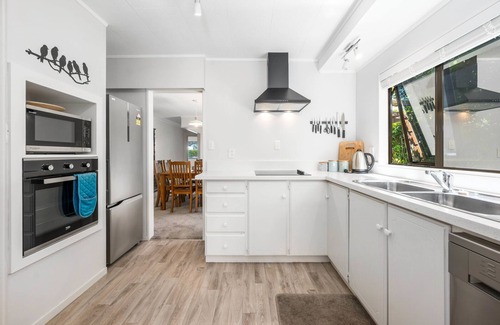 Waitahanui House | Mahuta Magic - Five Mile Bay Holiday Home