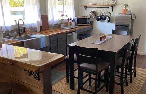 Hillsgrove Cabin | Main cabin at Elk Creek Escape