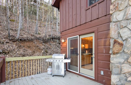 Boone Cabin | Main Cabin & Mother-In-Law Suite Getaway
