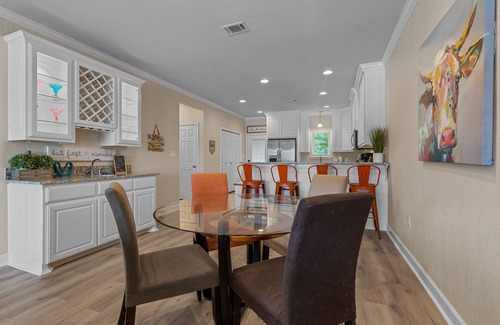 Lake Hamilton Condo | Main Level Luxury, Lakefront, Walk-in Condo with a boat slip on Lake Hamilton.