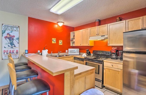 Historic District Condo | Main St Condo in Tannhauser with Balcony!
