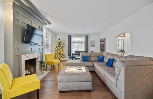 Hamilton House | Main Street Oasis Pool and Hot Tub Sleeps 8