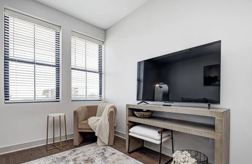 Speedway Condo | Main Street Suite - Within walking distance to the Indianapolis Motor Speedway