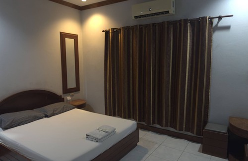 Si Prachan Hotel | Maingam Resort