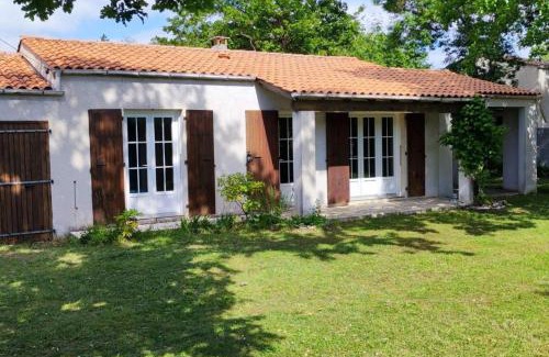 Saint-Georges-d'Oleron House | Maison à 8 min à pied de la Plage avec jardin clos et ombragé