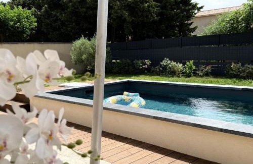 Sainte-Cecile-les-Vignes House | Maison 120m, piscine,jardin, parking, boulodrome