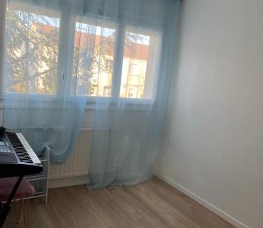 Villepreux House | Maison accueillante a Villepreux avec grand jardin securise