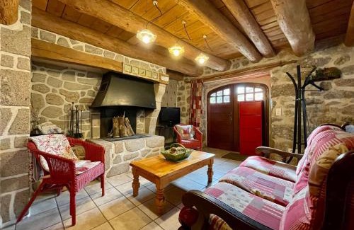 Saugues House | Maison Ancienne au Calme avec Cheminée et Équipements Bébé, Proche de Saugues - FR-1-582-127