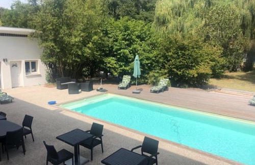 Labouheyre House | Maison Art Deco-5 salles de bains, 1 suite, piscine, clim, parking