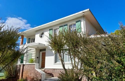 Labouheyre House | Maison Art Deco-5 salles de bains, 1 suite, piscine, clim, parking