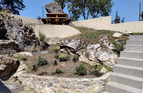 Lourdes House | Maison Atypique Montée sur un Rocher