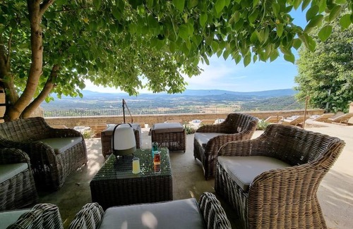 Gordes House | Maison au centre du village de Gordes avec vue incroyable