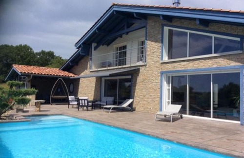 Villefranque Villa | maison au milieu de 9 hectares avec piscine chauffée