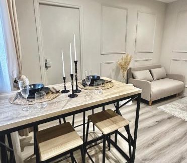 Dammartin-en-Goele Apartment | Maison avec jacuzzi proche aéroport CDG et Astérix