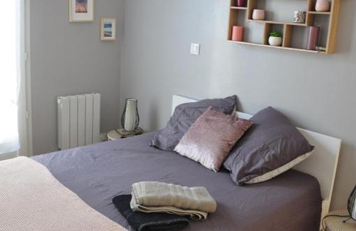 Gastes Villa | Maison avec piscine, jaccuzi, hammam à 800 m du lac