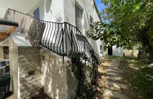 Pertuis House | Maison blanche