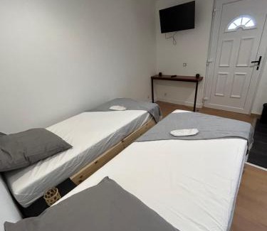 Villeneuve-le-Roi Apartment | Maison BR