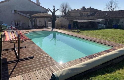Aunac-sur-Charente House | Maison charentaise avec piscine chauffée, jardin privé et proche commerces, idéale pour couples - FR-1-653-228