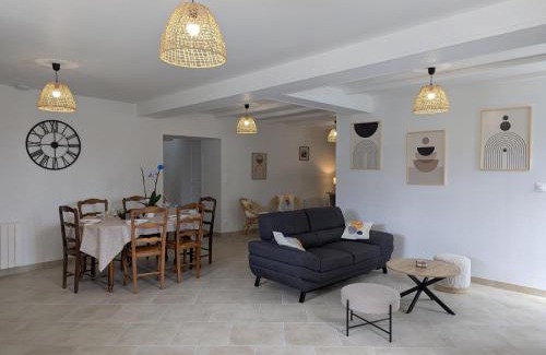 Challignac House | Maison charentaise rénovée avec jardin privatif et parking - FR-1-653-281