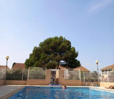 Les Ayguades House | Maison charmante à Gruissan avec piscine partagée