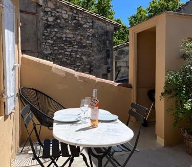 Arles City Centre Apartment | Maison Cosy avec rooftop et BBQ - Roquette