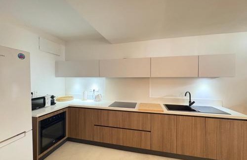Arles City Centre Apartment | Maison Cosy avec rooftop et BBQ - Roquette